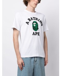 weißes bedrucktes T-Shirt mit einem Rundhalsausschnitt von A Bathing Ape