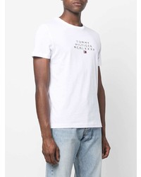 weißes bedrucktes T-Shirt mit einem Rundhalsausschnitt von Tommy Hilfiger