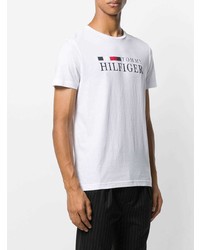 weißes bedrucktes T-Shirt mit einem Rundhalsausschnitt von Tommy Hilfiger