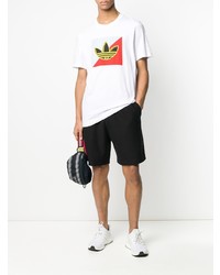 weißes bedrucktes T-Shirt mit einem Rundhalsausschnitt von adidas