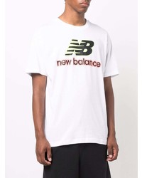 weißes bedrucktes T-Shirt mit einem Rundhalsausschnitt von New Balance