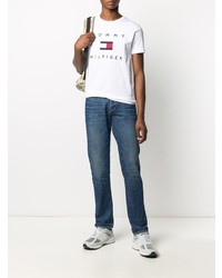 weißes bedrucktes T-Shirt mit einem Rundhalsausschnitt von Tommy Hilfiger