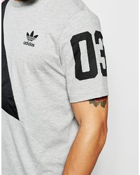 weißes bedrucktes T-Shirt mit einem Rundhalsausschnitt von adidas