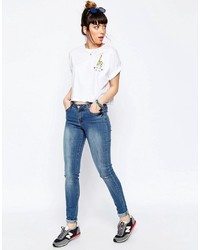 weißes bedrucktes T-Shirt mit einem Rundhalsausschnitt von Asos