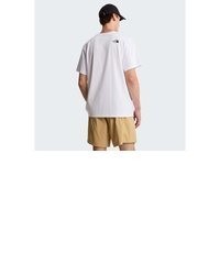 weißes bedrucktes T-Shirt mit einem Rundhalsausschnitt von The North Face
