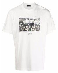 weißes bedrucktes T-Shirt mit einem Rundhalsausschnitt von Throwback.