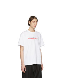 weißes bedrucktes T-Shirt mit einem Rundhalsausschnitt von Sacai