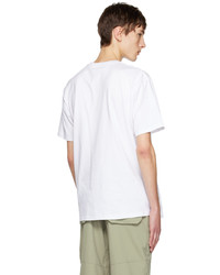 weißes bedrucktes T-Shirt mit einem Rundhalsausschnitt von thisisneverthat