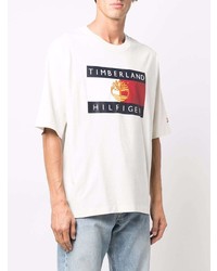 weißes bedrucktes T-Shirt mit einem Rundhalsausschnitt von Tommy Hilfiger