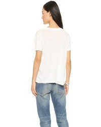 weißes bedrucktes T-Shirt mit einem V-Ausschnitt von Sol Angeles
