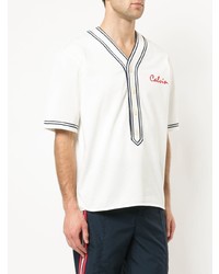 weißes bedrucktes T-Shirt mit einem V-Ausschnitt von CK Calvin Klein