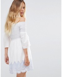 weißes besticktes schulterfreies Kleid von Miss Selfridge