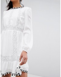 weißes besticktes Spitze schwingendes Kleid von Boohoo