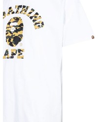 weißes Camouflage T-Shirt mit einem Rundhalsausschnitt von A Bathing Ape