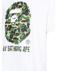 weißes Camouflage T-Shirt mit einem Rundhalsausschnitt von A Bathing Ape