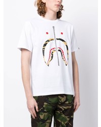 weißes Camouflage T-Shirt mit einem Rundhalsausschnitt von A Bathing Ape