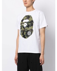 weißes Camouflage T-Shirt mit einem Rundhalsausschnitt von A Bathing Ape