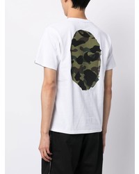 weißes Camouflage T-Shirt mit einem Rundhalsausschnitt von A Bathing Ape