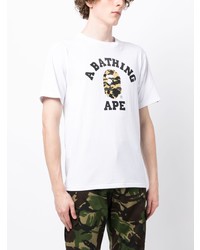 weißes Camouflage T-Shirt mit einem Rundhalsausschnitt von A Bathing Ape