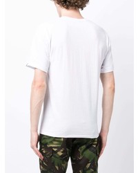 weißes Camouflage T-Shirt mit einem Rundhalsausschnitt von A Bathing Ape