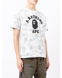 weißes Camouflage T-Shirt mit einem Rundhalsausschnitt von A Bathing Ape