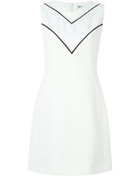 weißes Kleid mit Chevron-Muster