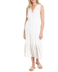 weißes Kleid mit Falten