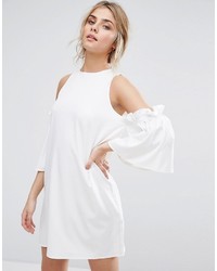 weißes gerade geschnittenes Kleid mit Rüschen von Boohoo