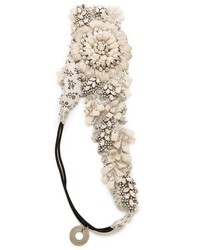 weißes Haarband mit Blumenmuster von Deepa Gurnani