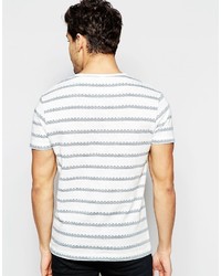 weißes horizontal gestreiftes T-Shirt mit einem Rundhalsausschnitt