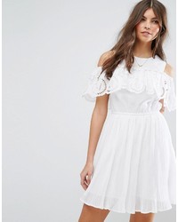 weißes Kleid mit Rüschen von Asos