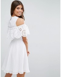 weißes Kleid mit Rüschen von Asos