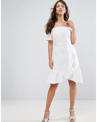weißes schulterfreies Kleid mit Rüschen von Asos
