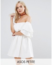 weißes schulterfreies Kleid mit Rüschen von Asos