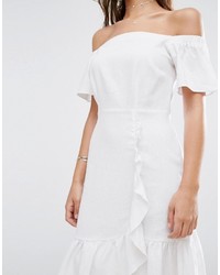 weißes schulterfreies Kleid mit Rüschen von Asos