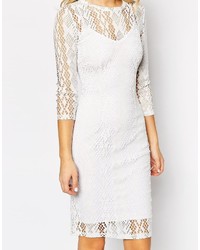 weißes figurbetontes Kleid aus Spitze