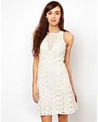 weißes Spitze schwingendes Kleid von Warehouse