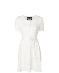 weißes Strick ausgestelltes Kleid