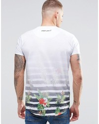 weißes T-Shirt mit einem Rundhalsausschnitt mit Blumenmuster