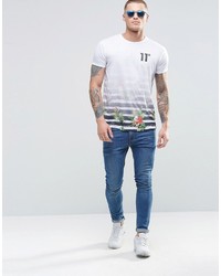 weißes T-Shirt mit einem Rundhalsausschnitt mit Blumenmuster