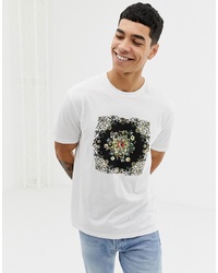 weißes T-Shirt mit einem Rundhalsausschnitt mit Blumenmuster von ASOS DESIGN