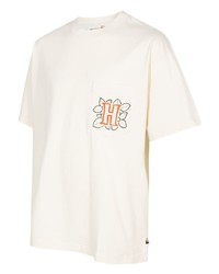 weißes T-Shirt mit einem Rundhalsausschnitt mit Blumenmuster von HONOR THE GIFT