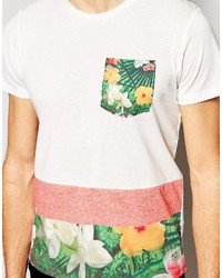 weißes T-Shirt mit einem Rundhalsausschnitt mit Blumenmuster von Jack and Jones