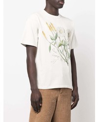 weißes T-Shirt mit einem Rundhalsausschnitt mit Blumenmuster von Reese Cooper® 