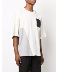 weißes T-Shirt mit einem Rundhalsausschnitt mit Flicken von A-Cold-Wall*