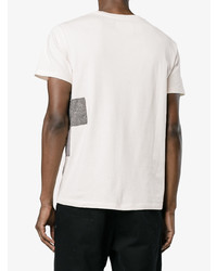 weißes T-Shirt mit einem Rundhalsausschnitt mit Flicken von 78 Stitches