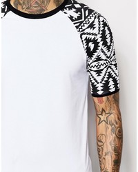 weißes T-Shirt mit einem Rundhalsausschnitt mit geometrischem Muster von Asos