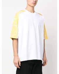 weißes T-Shirt mit einem Rundhalsausschnitt mit Paisley-Muster von Jacquemus