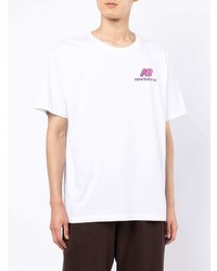 weißes T-Shirt mit einem Rundhalsausschnitt von New Balance