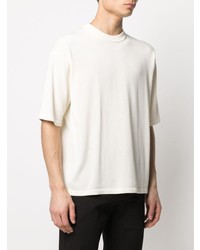 weißes T-Shirt mit einem Rundhalsausschnitt von Nuur
